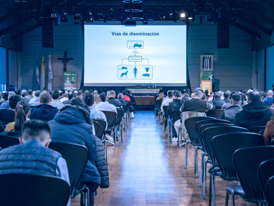 Participantes en la jornada técnica integral para empresas de control de plagas 2024