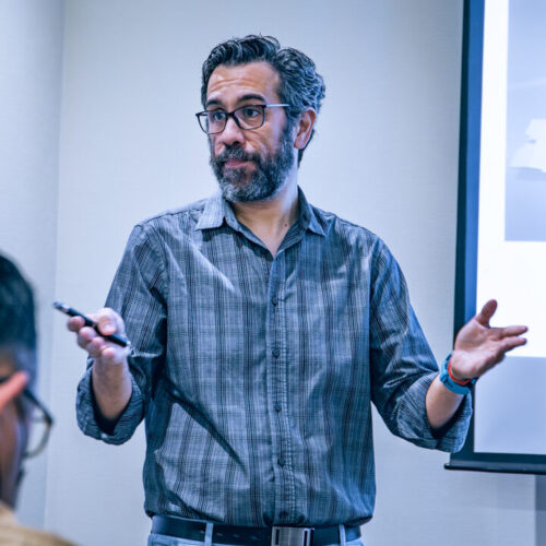 Doctor Hernán Funes ofreciendo su conferencia en la jornada técnica integral para empresas de control de plagas